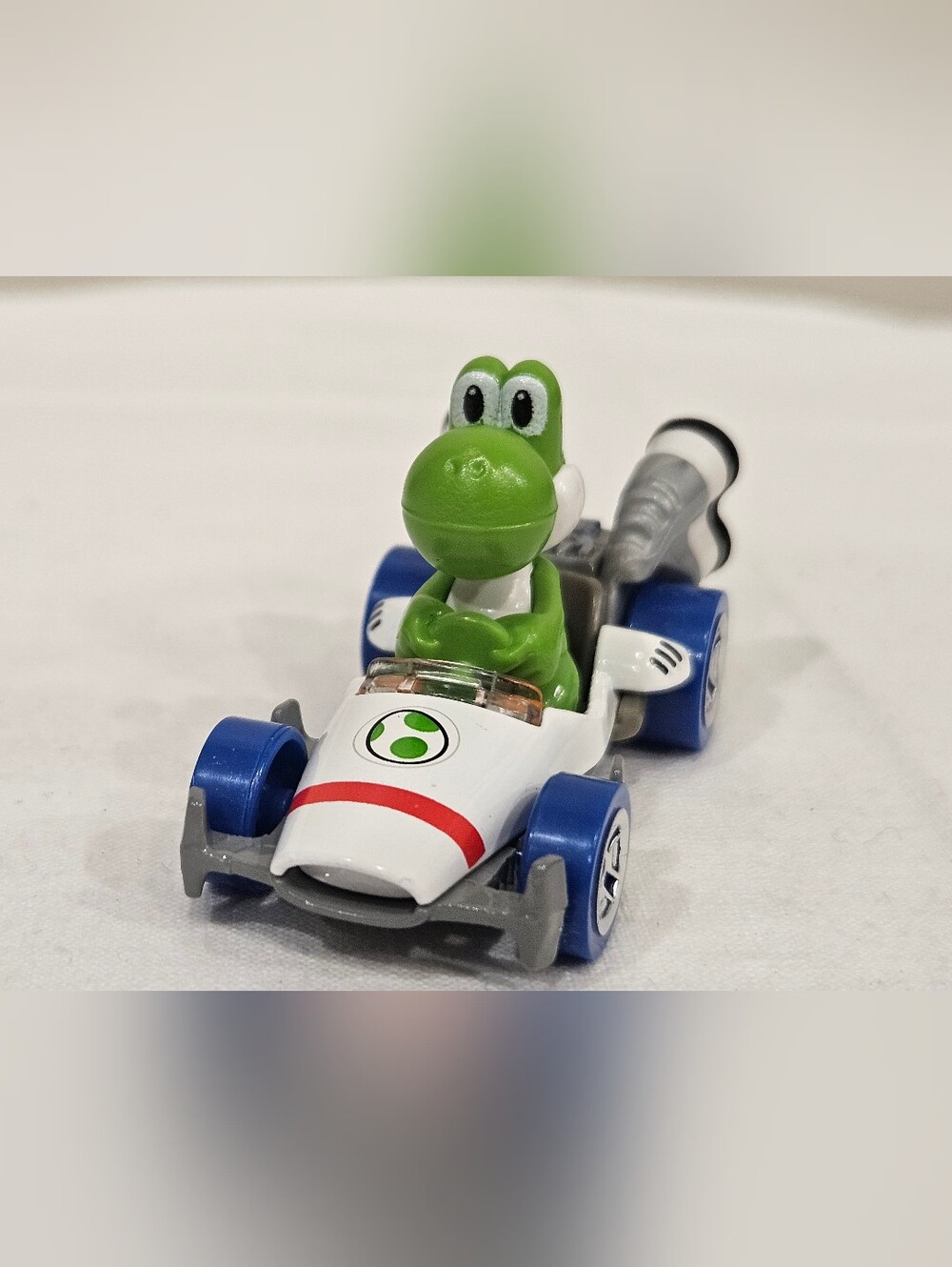 Hot Wheels MARIO KART YOSHI 1/64 Diecast B-Dasher Car - 2018 Mattel